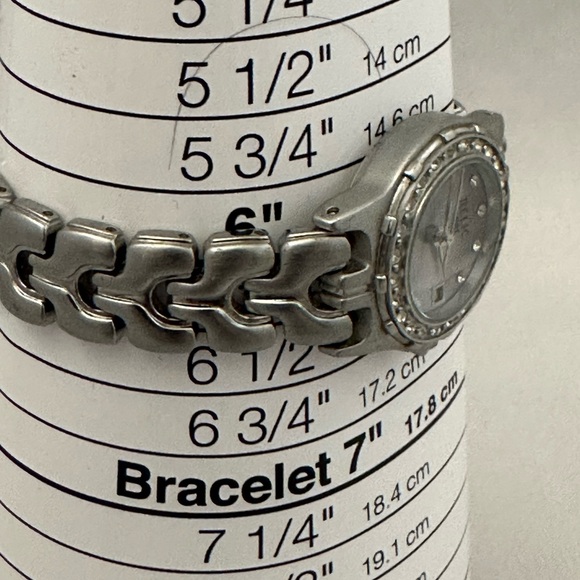 Relic ladíes watch in silver tone with pearl face and rhinestone bezel - Picture 5 of 5